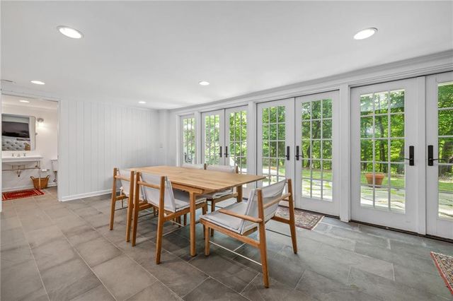 6135 White Oak Drive, Flowery Branch, GA 30542