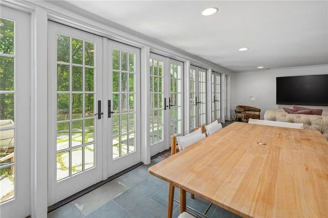 6135 White Oak Drive, Flowery Branch, GA 30542