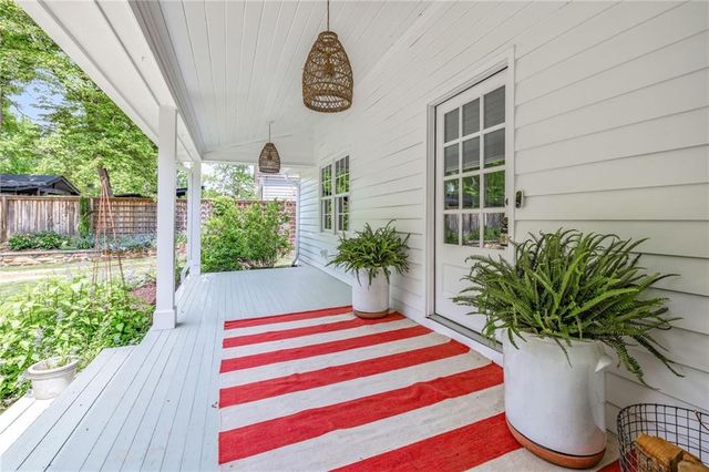 6135 White Oak Drive, Flowery Branch, GA 30542