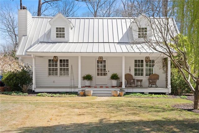 6135 White Oak Drive, Flowery Branch, GA 30542