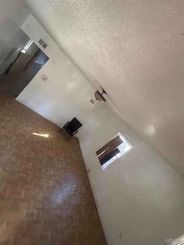 5461 Hamilton Avenue, St Louis, MO 63136