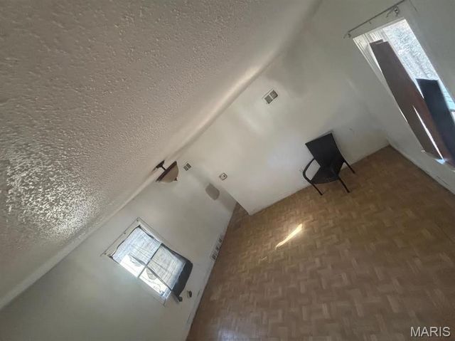 5461 Hamilton Avenue, St Louis, MO 63136