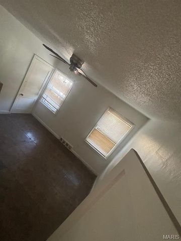 5461 Hamilton Avenue, St Louis, MO 63136