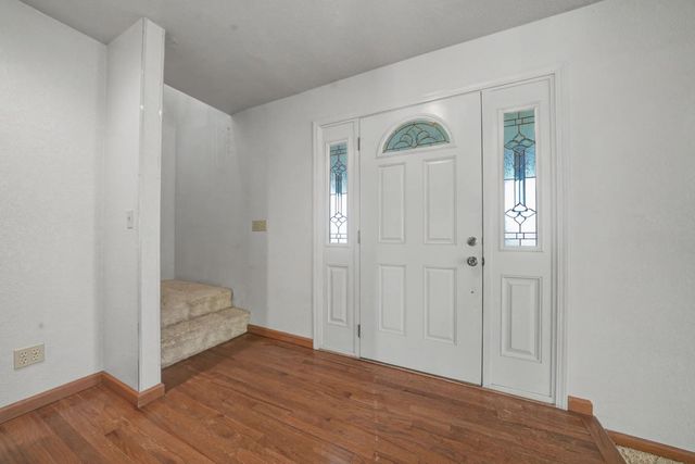 4877 Hillvale Dr, Valley Springs, CA 95252