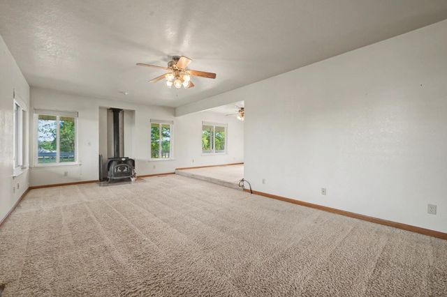 4877 Hillvale Dr, Valley Springs, CA 95252