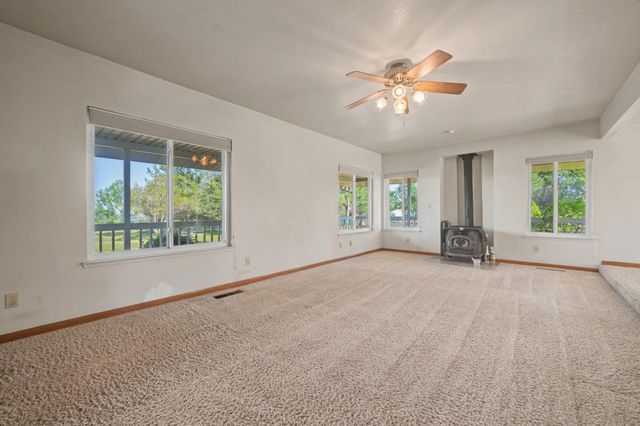 4877 Hillvale Dr, Valley Springs, CA 95252