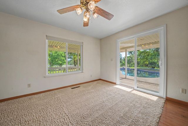 4877 Hillvale Dr, Valley Springs, CA 95252