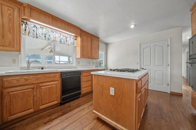 4877 Hillvale Dr, Valley Springs, CA 95252