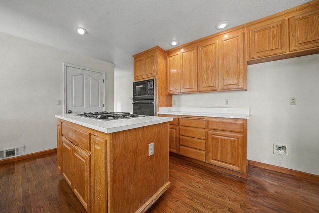 4877 Hillvale Dr, Valley Springs, CA 95252