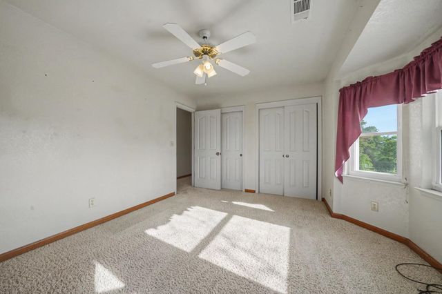 4877 Hillvale Dr, Valley Springs, CA 95252