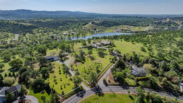 4877 Hillvale Dr, Valley Springs, CA 95252