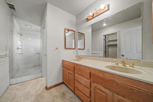 4877 Hillvale Dr, Valley Springs, CA 95252