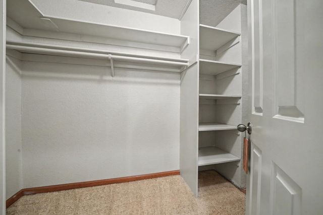 4877 Hillvale Dr, Valley Springs, CA 95252