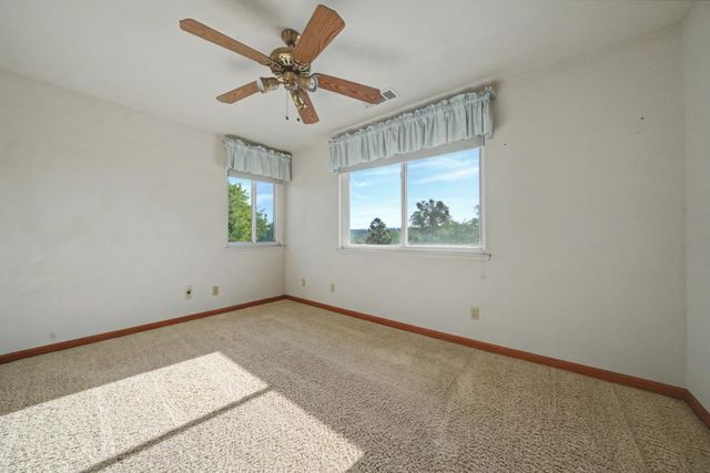 4877 Hillvale Dr, Valley Springs, CA 95252