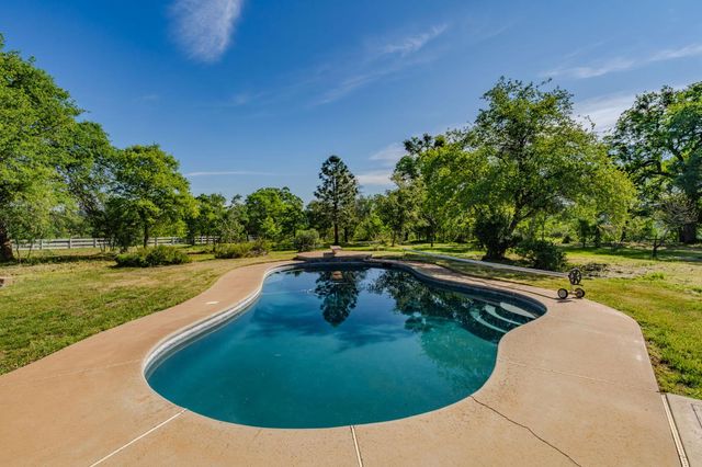 4877 Hillvale Dr, Valley Springs, CA 95252