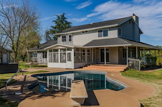 4877 Hillvale Dr, Valley Springs, CA 95252