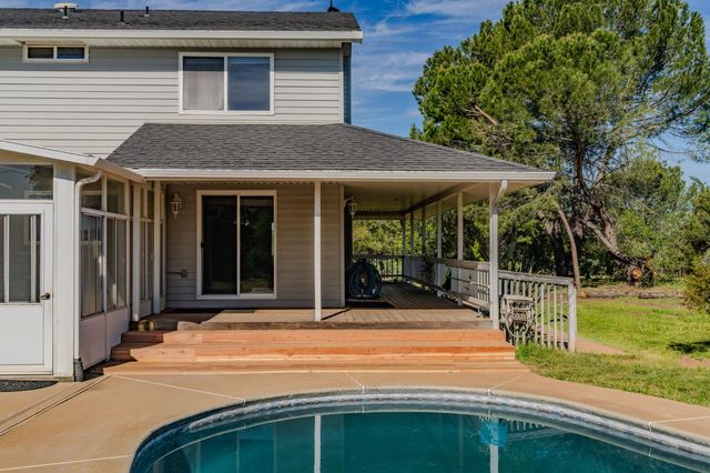 4877 Hillvale Dr, Valley Springs, CA 95252