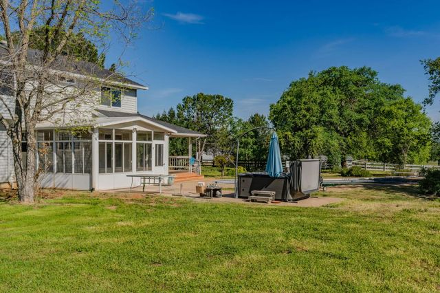 4877 Hillvale Dr, Valley Springs, CA 95252