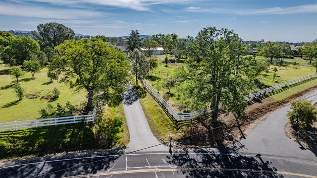 4877 Hillvale Dr, Valley Springs, CA 95252