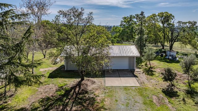 4877 Hillvale Dr, Valley Springs, CA 95252