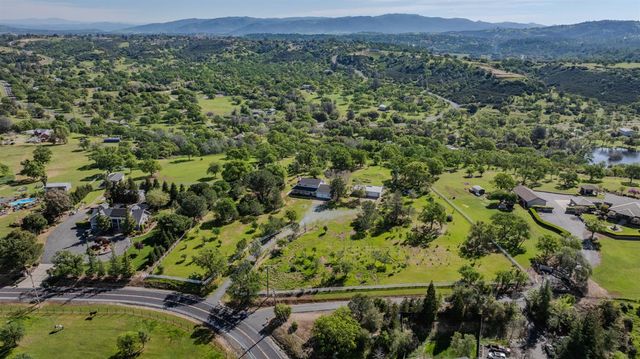 4877 Hillvale Dr, Valley Springs, CA 95252