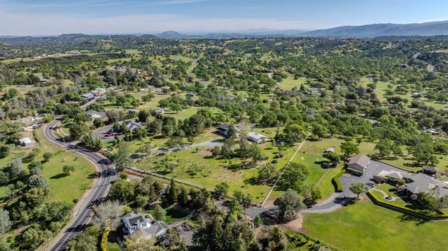 4877 Hillvale Dr, Valley Springs, CA 95252