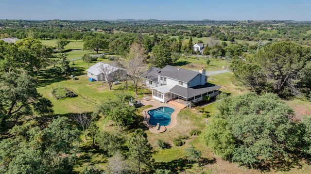 4877 Hillvale Dr, Valley Springs, CA 95252