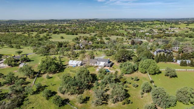 4877 Hillvale Dr, Valley Springs, CA 95252