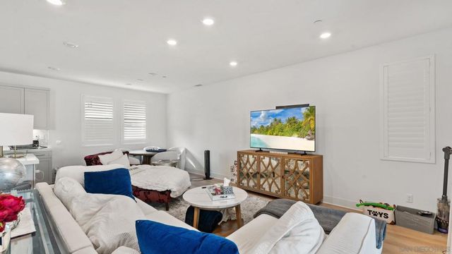 15681 Rennyson Way, San Diego, CA 92127