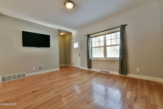 10 Linden Lane, Milton, NY 12020