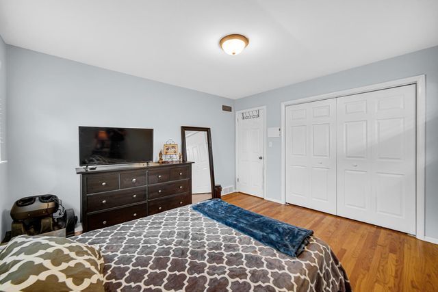 9628 Crestwood Avenue, Munster, IN 46321