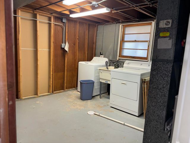 9628 Crestwood Avenue, Munster, IN 46321