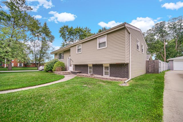 9628 Crestwood Avenue, Munster, IN 46321