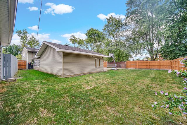 9628 Crestwood Avenue, Munster, IN 46321