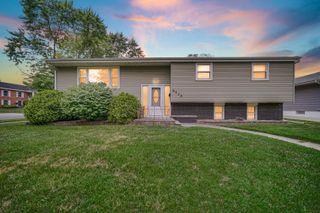 9628 Crestwood Avenue, Munster, IN 46321