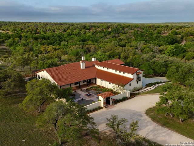 862 Grape Creek Road, Fredericksburg, TX 78624
