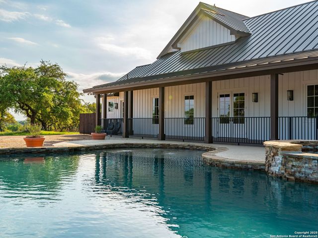 862 Grape Creek Road, Fredericksburg, TX 78624