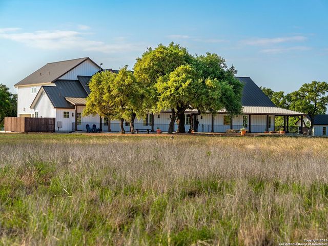 862 Grape Creek Road, Fredericksburg, TX 78624
