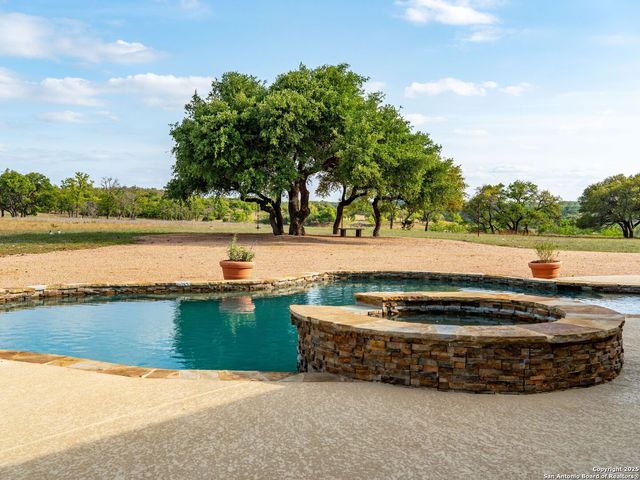862 Grape Creek Road, Fredericksburg, TX 78624