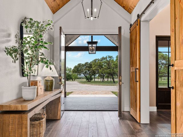 862 Grape Creek Road, Fredericksburg, TX 78624