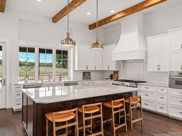 862 Grape Creek Road, Fredericksburg, TX 78624