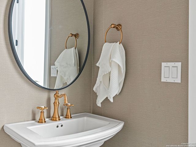 862 Grape Creek Road, Fredericksburg, TX 78624