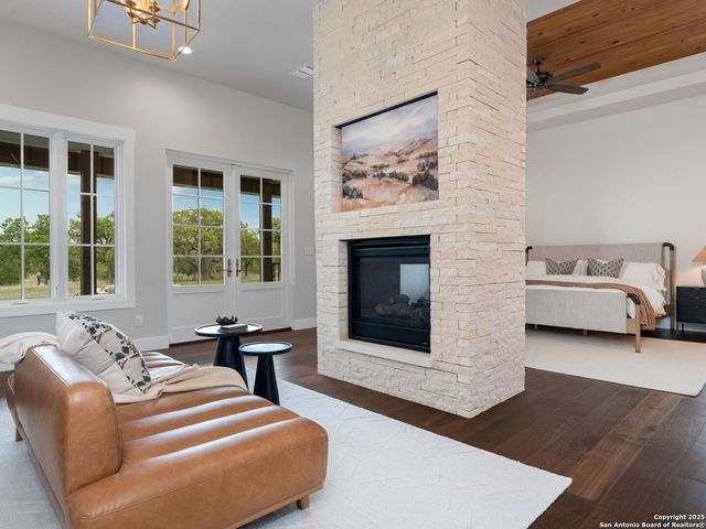 862 Grape Creek Road, Fredericksburg, TX 78624