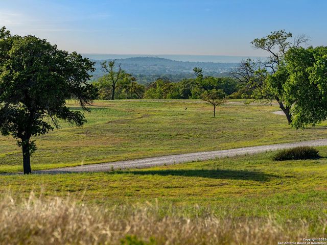 862 Grape Creek Road, Fredericksburg, TX 78624