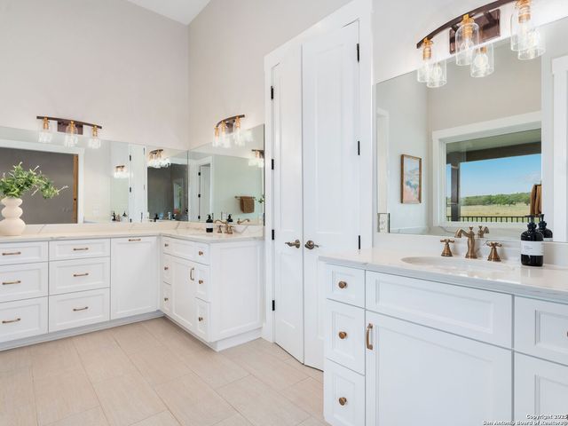 862 Grape Creek Road, Fredericksburg, TX 78624