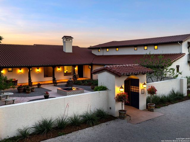 862 Grape Creek Road, Fredericksburg, TX 78624