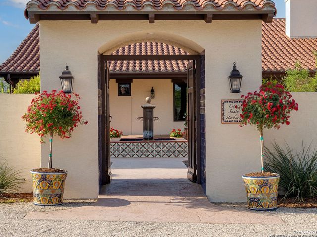 862 Grape Creek Road, Fredericksburg, TX 78624