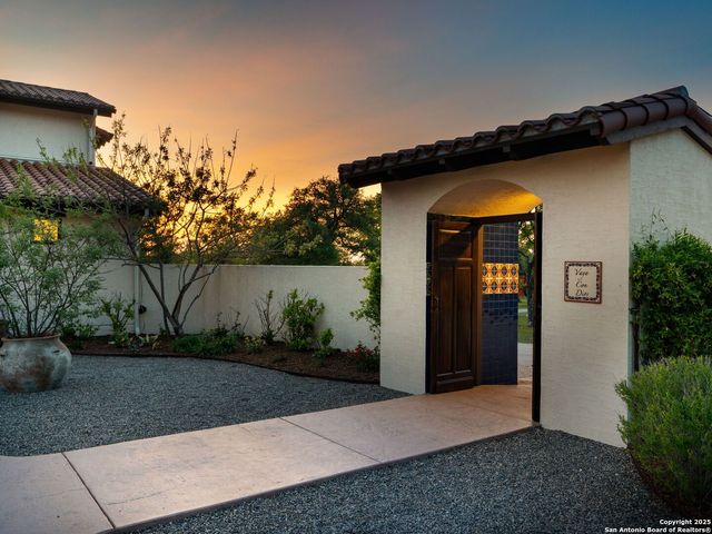 862 Grape Creek Road, Fredericksburg, TX 78624