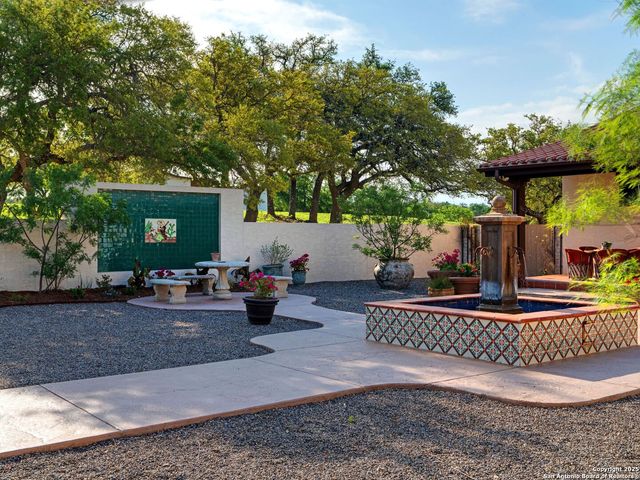 862 Grape Creek Road, Fredericksburg, TX 78624