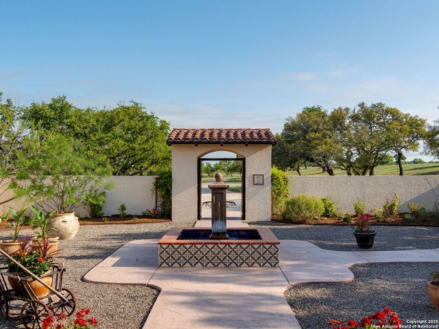862 Grape Creek Road, Fredericksburg, TX 78624
